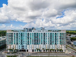Hollywood Station in Hollywood, FL - Building Photo - Building Photo