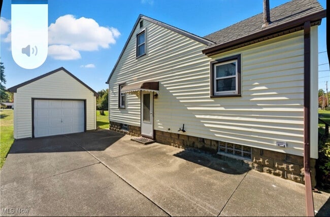 132 33rd St SE in Canton, OH - Foto de edificio - Building Photo