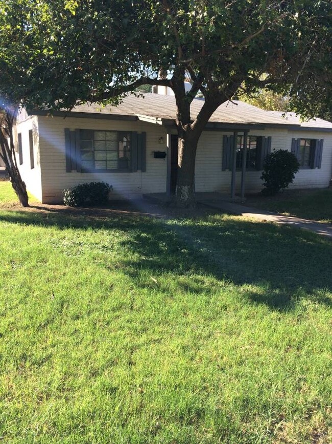 property at 1539 E Hudson Dr