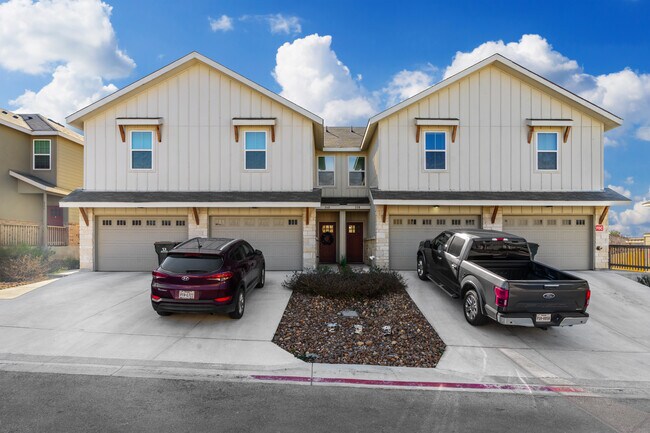 336-342 Untermaier St in New Braunfels, TX - Foto de edificio - Building Photo