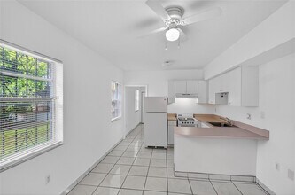 1572 NW 2nd St in Miami, FL - Building Photo - Building Photo