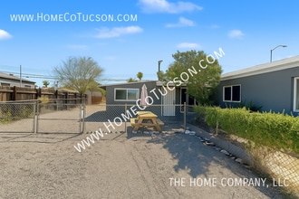 2404 E Cameron Vista in Tucson, AZ - Building Photo - Building Photo