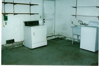 2800 Roosevelt Ave in Richmond, CA - Foto de edificio - Building Photo