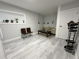2047 Majestic Crescent in Abbotsford, BC - Building Photo