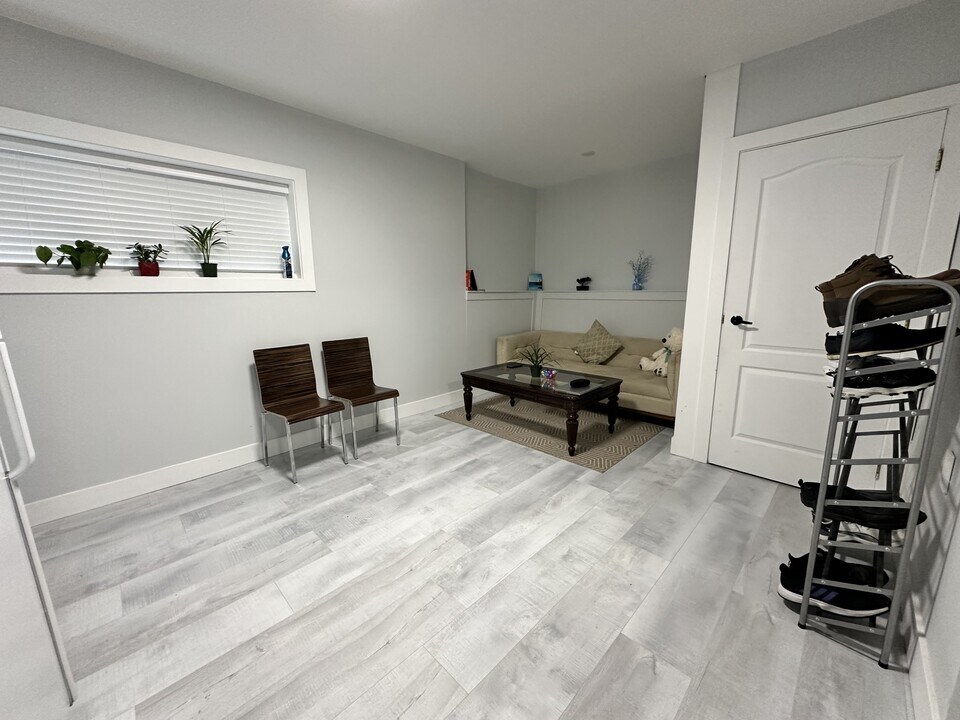 2047 Majestic Crescent in Abbotsford, BC - Building Photo