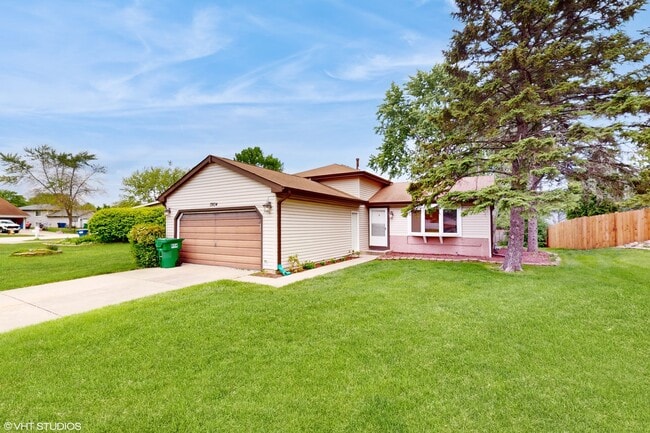 13834 W Sandstone Dr in Homer Glen, IL - Building Photo - Building Photo