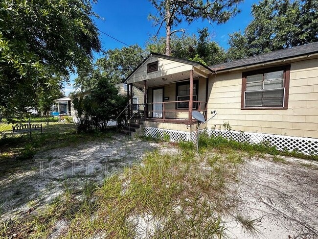 2057 Brackland St in Jacksonville, FL - Building Photo - Building Photo