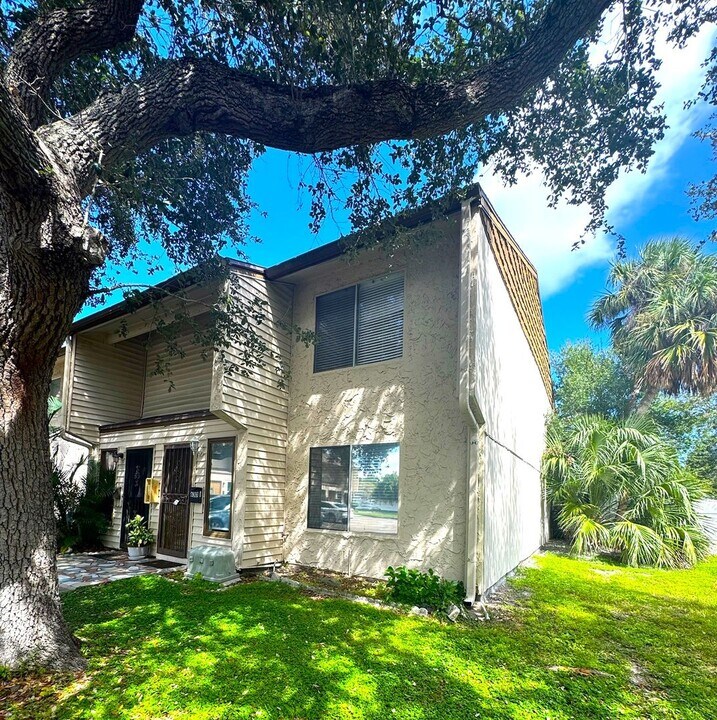 6301 23rd St N in St. Petersburg, FL - Foto de edificio