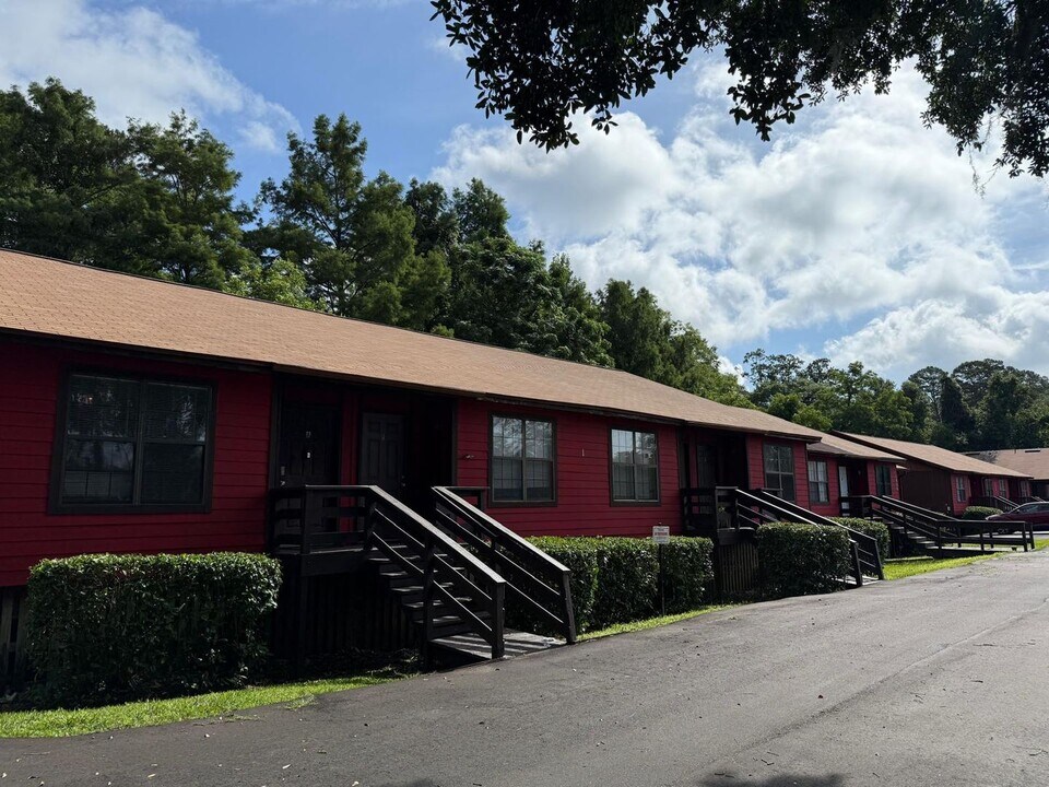 1848 W Tharpe St in Tallahassee, FL - Building Photo