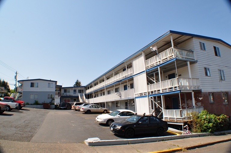 Vance Terrace Apartments in Rainier, OR - Building Photo