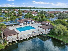 6142 SE Landing Way in Stuart, FL - Building Photo