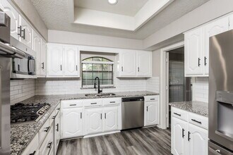 608 Wisterglen Dr in Desoto, TX - Foto de edificio - Building Photo