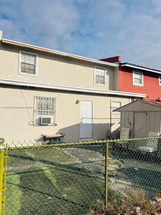19224 NW 46th Ave in Miami Gardens, FL - Building Photo