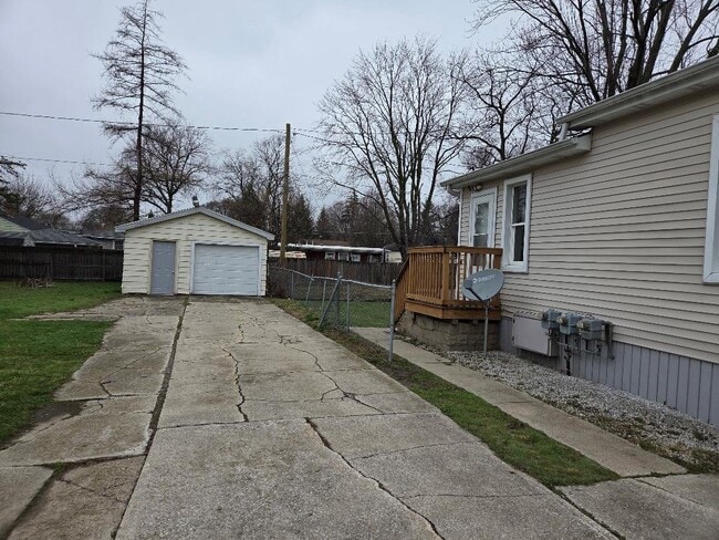 921 N Mason, Unit 1 in Saginaw, MI - Foto de edificio - Building Photo