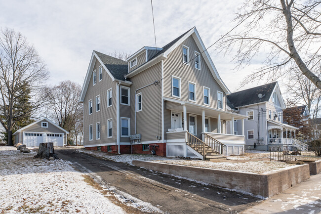 33 Church St in Branford, CT - Building Photo - Building Photo