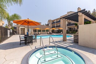 Sommerset in Spring Valley, CA - Building Photo