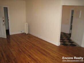 60 Egmont St, Unit 1 in Brookline, MA - Building Photo - Building Photo