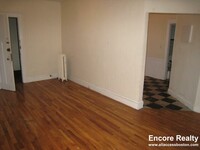 60 Egmont St, Unit 1 in Brookline, MA - Foto de edificio - Building Photo