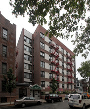 88-15 144th St in Jamaica, NY - Foto de edificio - Building Photo