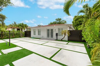 136 NE 50th St in Miami, FL - Building Photo - Building Photo