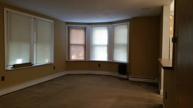 48 Bustleton Pike, Unit 2nd Floor APT. in Southampton, PA - Building Photo - Building Photo