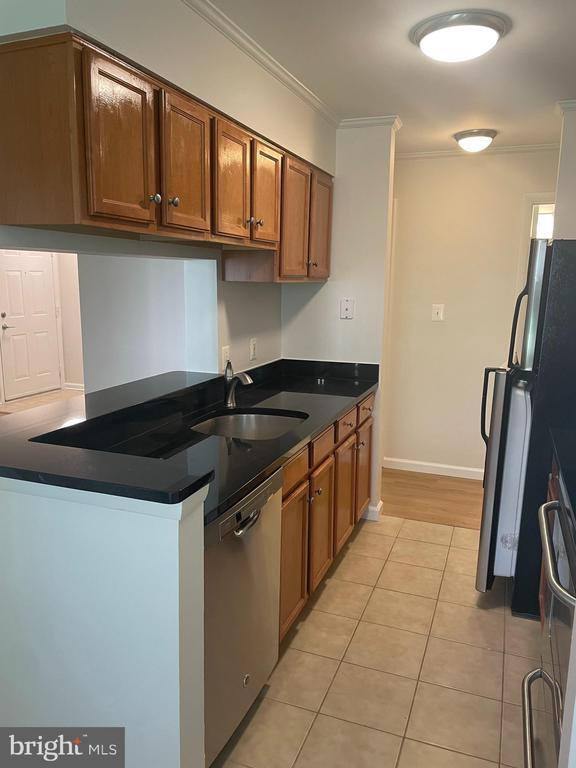 11704 Olde English Dr in Reston, VA - Building Photo - Building Photo