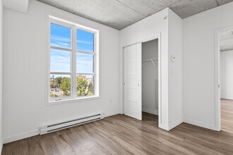 Live O in St. Laurent, QC - Building Photo - Building Photo