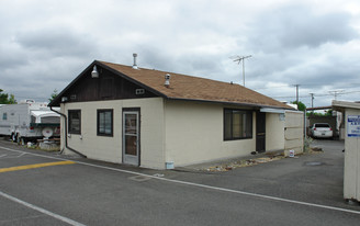 Oaknoll Trailer Park Apartments