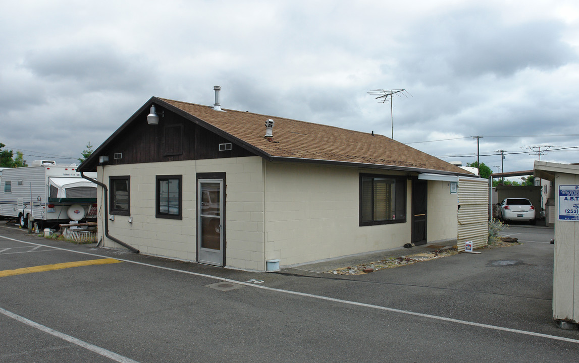 Oaknoll Trailer Park in Lakewood, WA - Building Photo