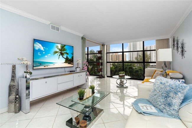 600 Parkview Dr in Hallandale Beach, FL - Building Photo - Building Photo