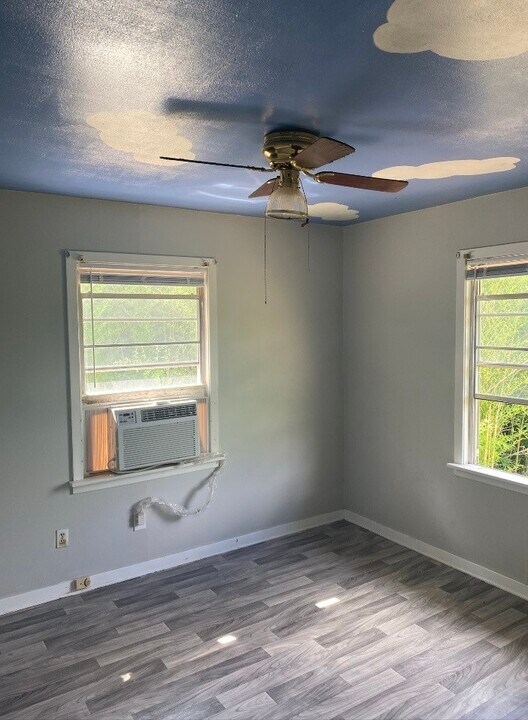 125 Wingate Rd in Woodville, TX - Building Photo