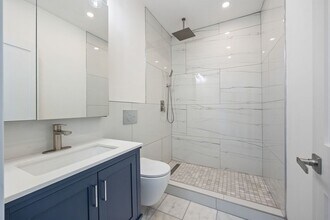 2924 W 38th Pl, Unit 2 in Chicago, IL - Building Photo - Building Photo