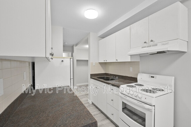 9740-9782 82 Ave NW in Edmonton, AB - Building Photo - Building Photo