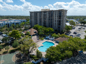 Greenwich Condominiums in North Miami, FL - Building Photo - Building Photo