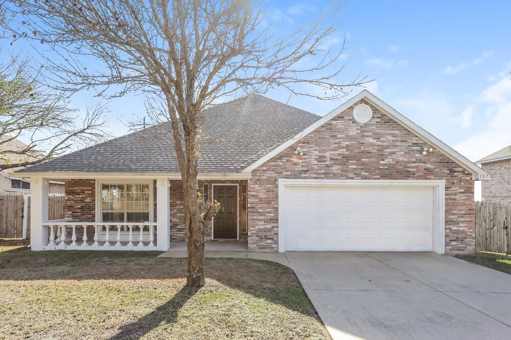 107 Vine St in Glenn Heights, TX - Foto de edificio