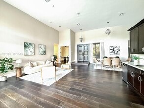 400 Alexandra Cir in Weston, FL - Building Photo - Building Photo