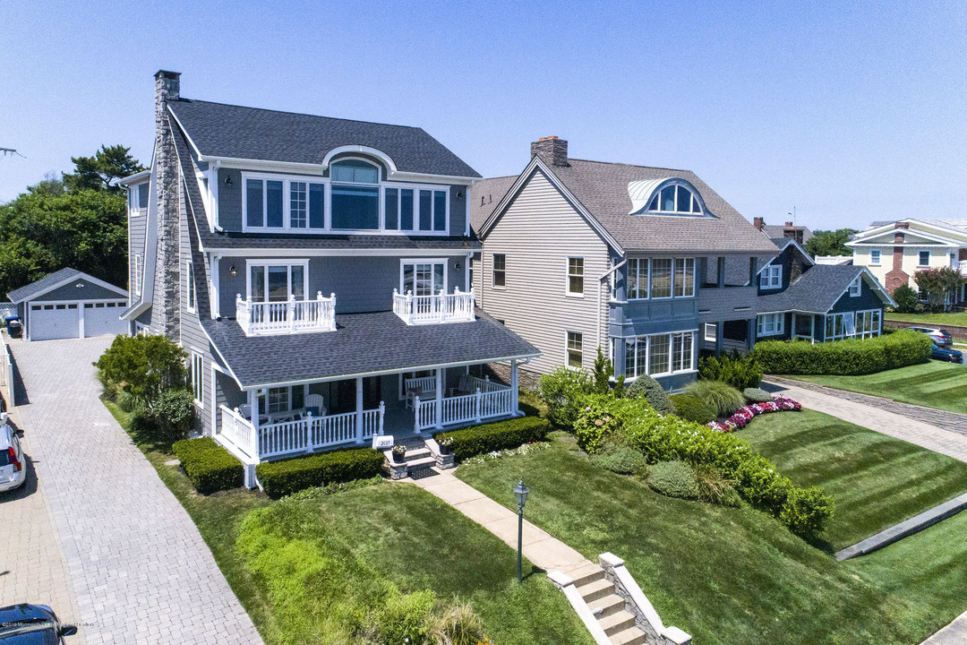 2007 Ocean Ave in Spring Lake, NJ - Building Photo