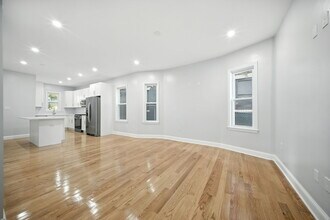 155 Wellington Hill St, Unit 1 in Boston, MA - Building Photo - Building Photo