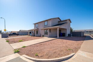 808 N 95th Dr in Tolleson, AZ - Building Photo