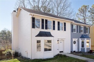 1854 Cooper Lake Dr SE, Unit 3b in Smyrna, GA - Building Photo