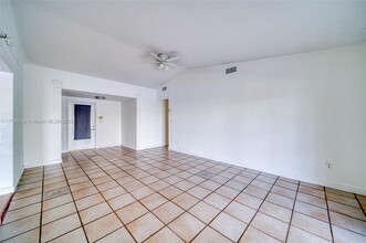 16330 SW 109th Ave in Miami, FL - Building Photo - Building Photo