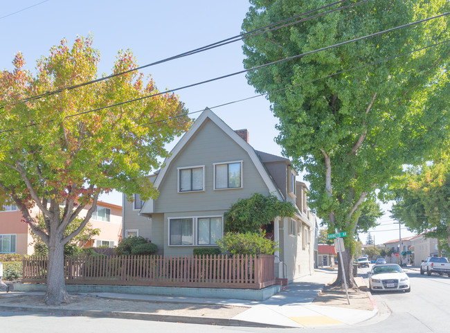 1135 Rhinette Ave in Burlingame, CA - Building Photo - Building Photo