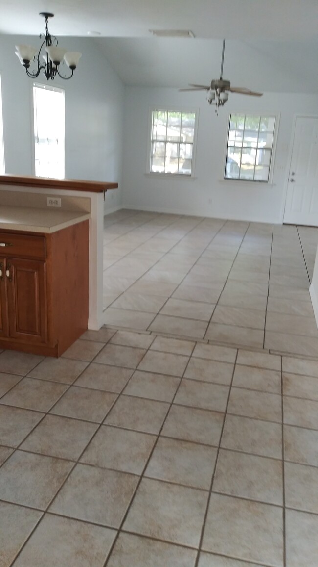 1370 19th Ave SW in Vero Beach, FL - Building Photo - Building Photo