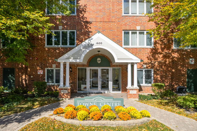 Towne Center in Des Plaines, IL - Foto de edificio - Building Photo