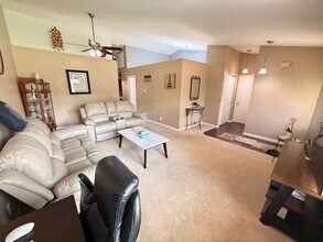 1219 Huntington Dr in Mundelein, IL - Building Photo - Building Photo