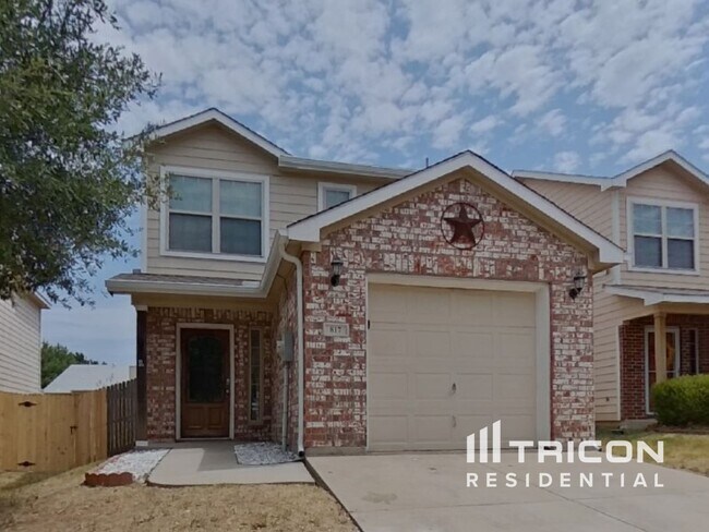 817 Village Point Ln in Fort Worth, TX - Building Photo - Building Photo