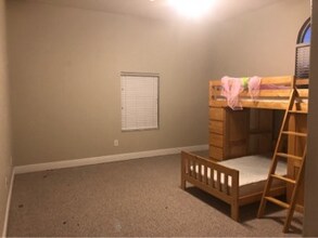 8712 Jasmeen Garden Ct in Town 'n' Country, FL - Foto de edificio - Building Photo