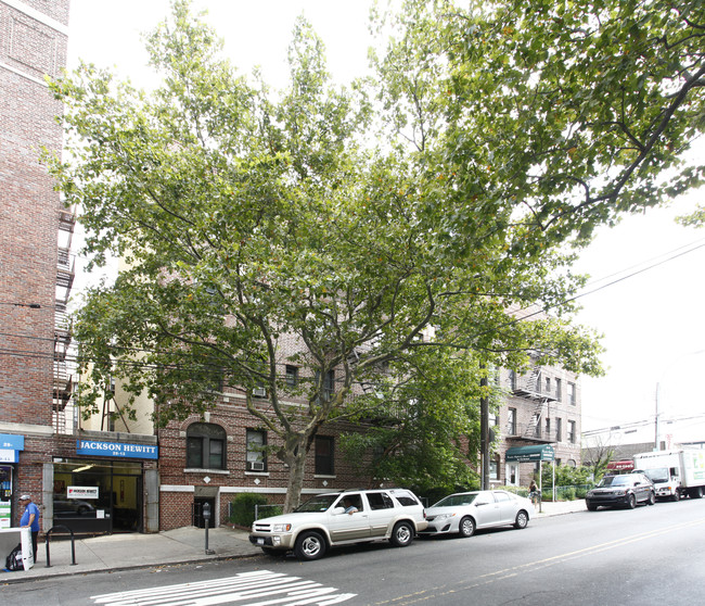 29-15 36th Ave in Astoria, NY - Foto de edificio - Building Photo