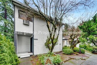 17036 NE Oregon St in Portland, OR - Building Photo - Building Photo
