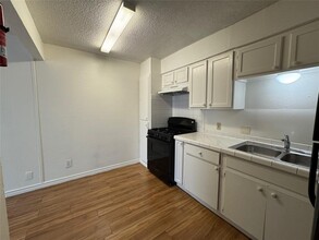 4810 W Wind Trail in Austin, TX - Foto de edificio - Building Photo